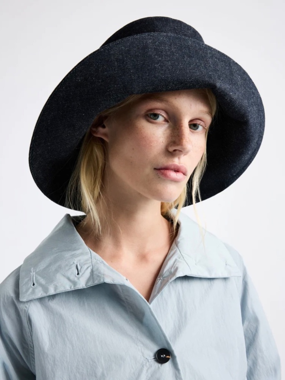 JANESSA LEONE Walker Denim Bucket Hat - M